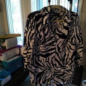 Print A-line blouse. Long sleeves